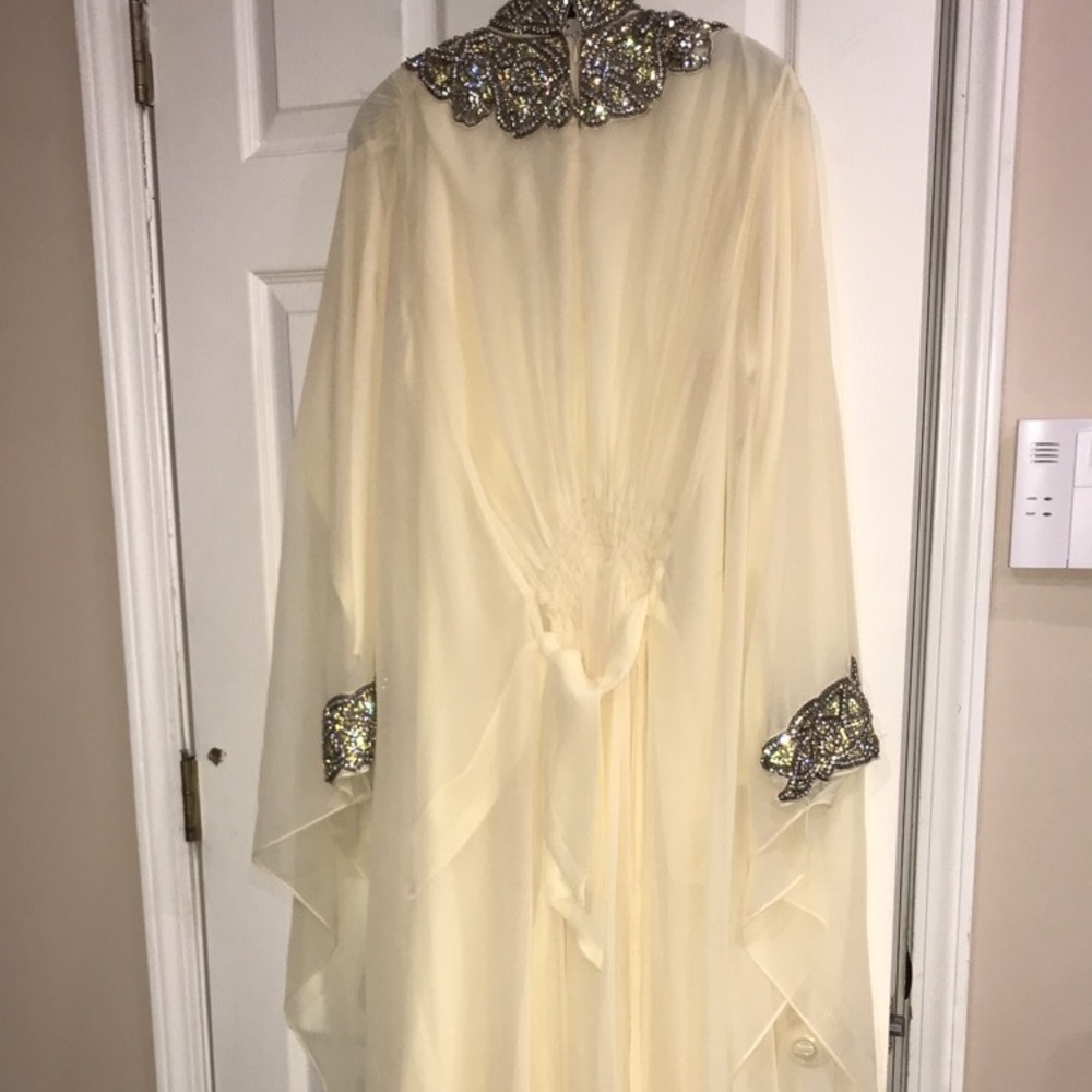 Dress - Picture 3 of 6